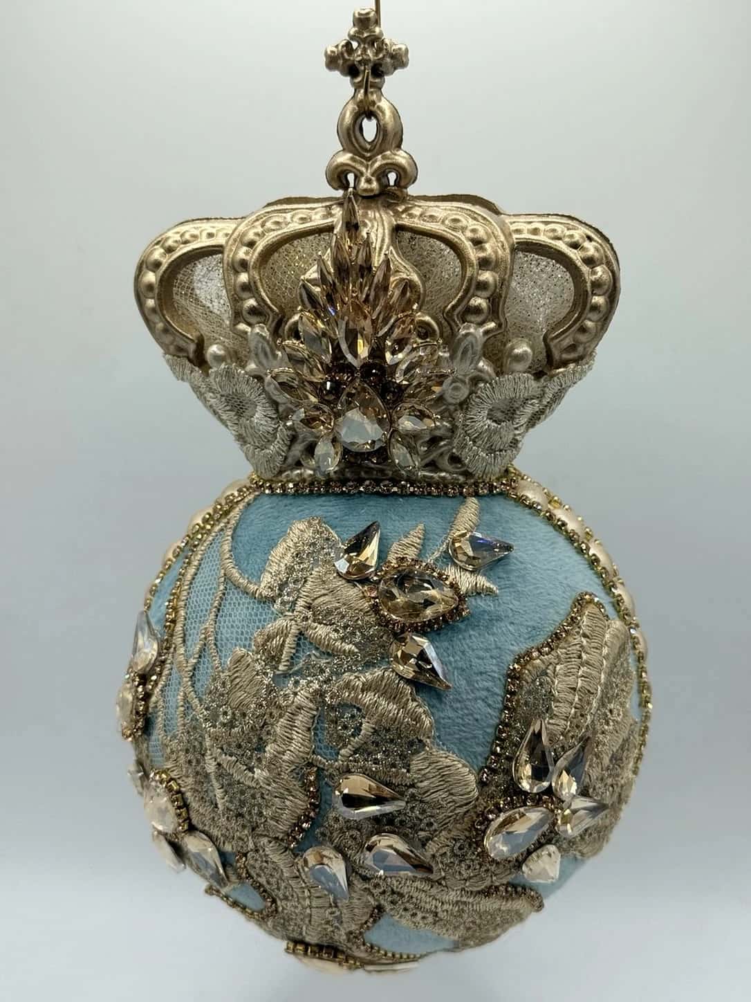 Ёлочный шар «Кружевная корона»